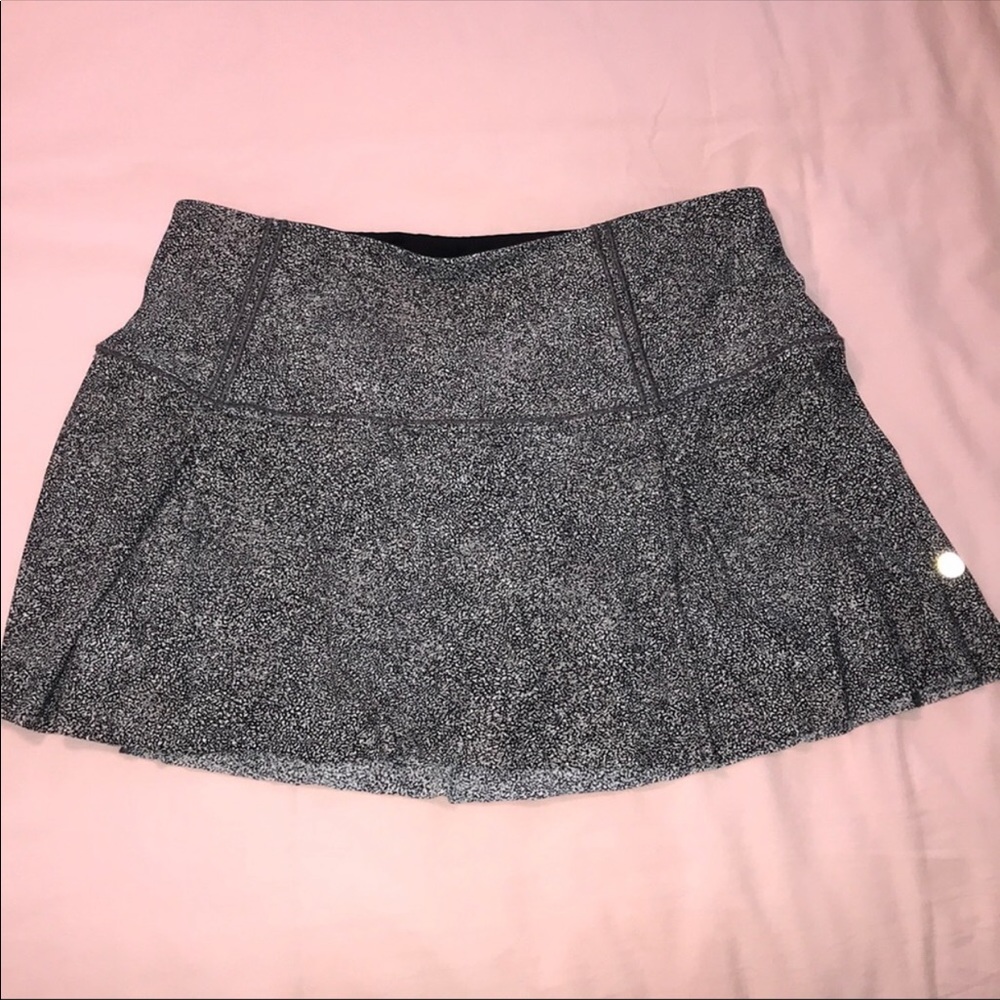 Lululemon EUC skirt with shorts